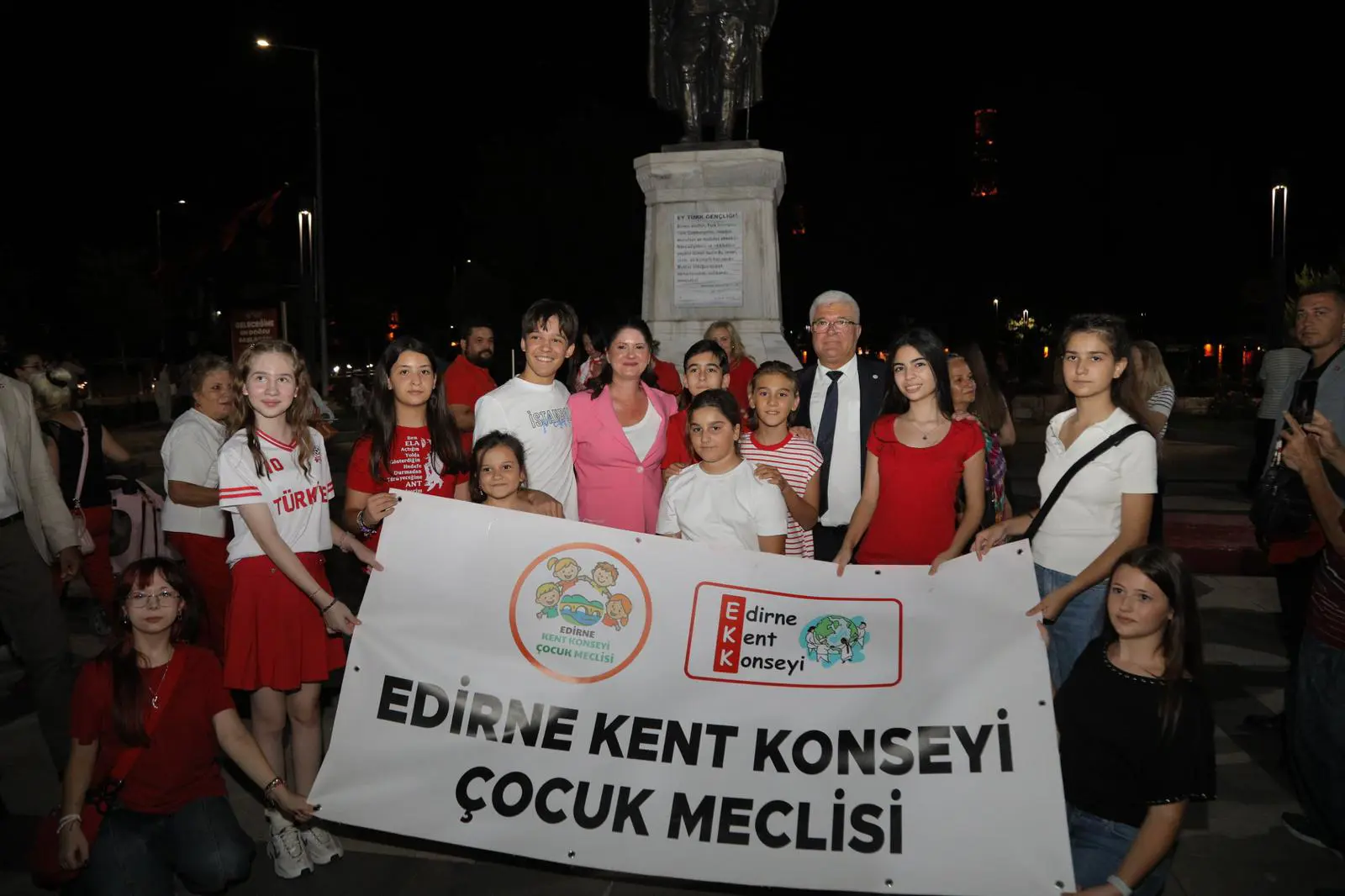 BİNLERCE EDİRNELİ 30 AĞUSTOS COŞKUSUNDA BULUŞTU galeri görseli